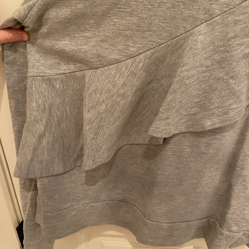🆕 Gray Ruffle Sweater - Picture 4 of 6